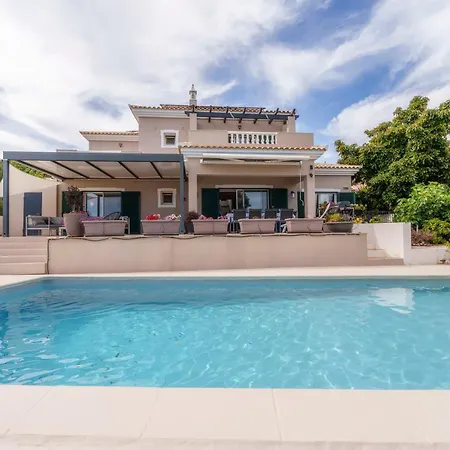 Parragil, Piscina Jardim Prestige For *
