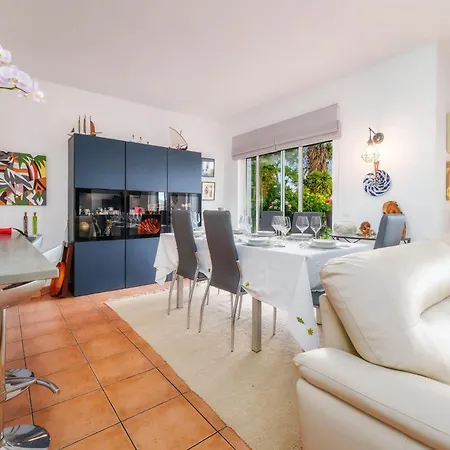 Parragil, Piscina Jardim Prestige For Βίλα Λουλέ