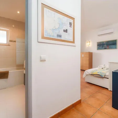 Parragil, Piscina Jardim Prestige For Βίλα Λουλέ