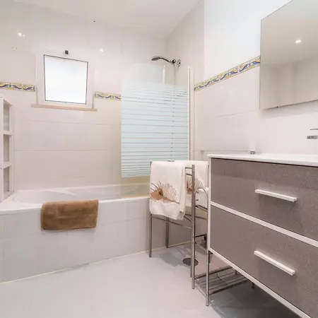 Parragil, Piscina Jardim Prestige For *